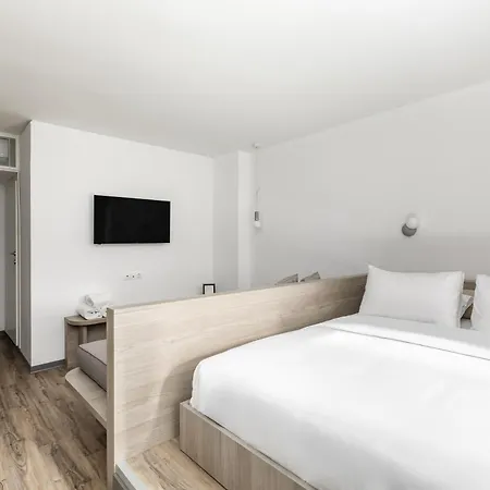 Garden By Halu! - Free Parking, Next To Efkleidis Metro Daire *